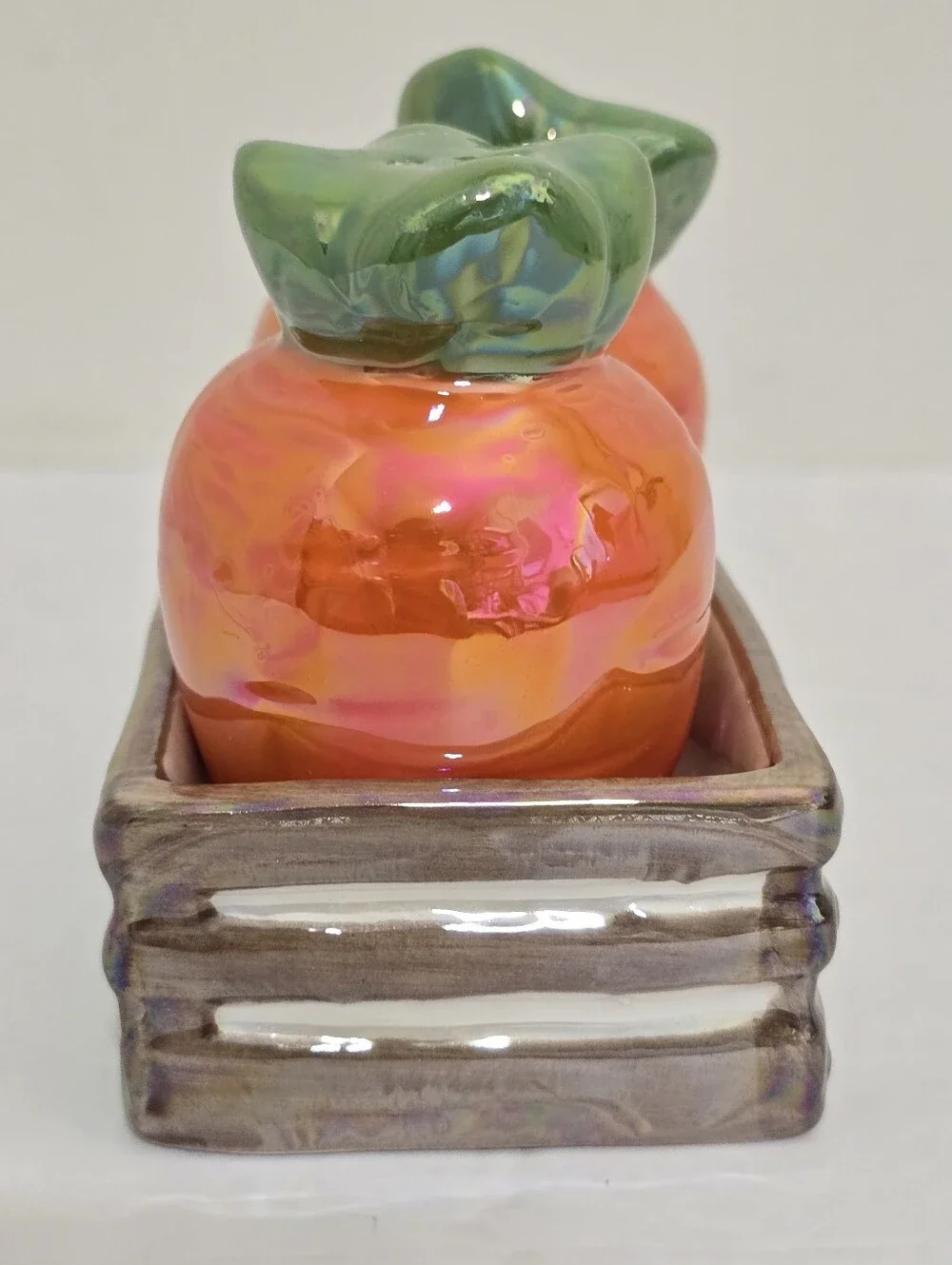 y2k PUBLIX Ceramic Salt Pepper Carrots Shaker w/Holder  Iridescent Orange Easter